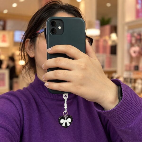 Chaveiro Tendência Charm p/ Celular Coração Laço - IMPORTADO - UND